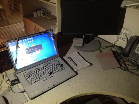 Image:Тrue story: ThinkPad оцеля след пожар и работи