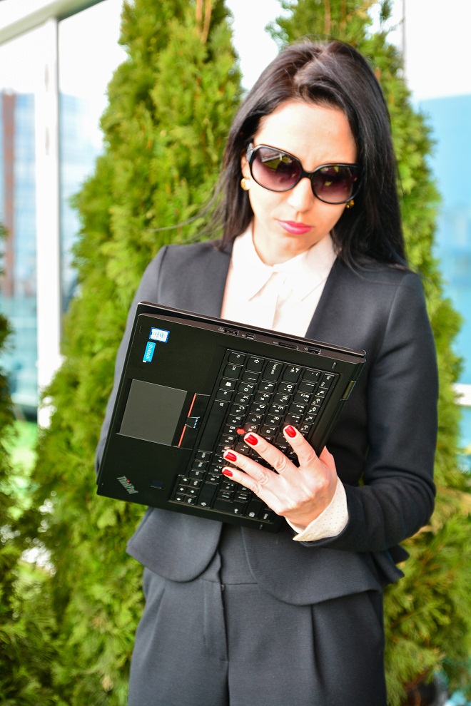 Image:ThinkPad X1 YOGA – 2 в 1 устройство с OLED екран